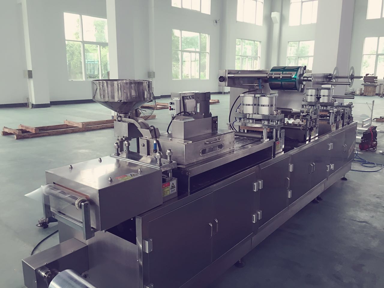 Aluminum Plastic Pill Blister Packing Machine , Pharmaceutical Packaging Equipment